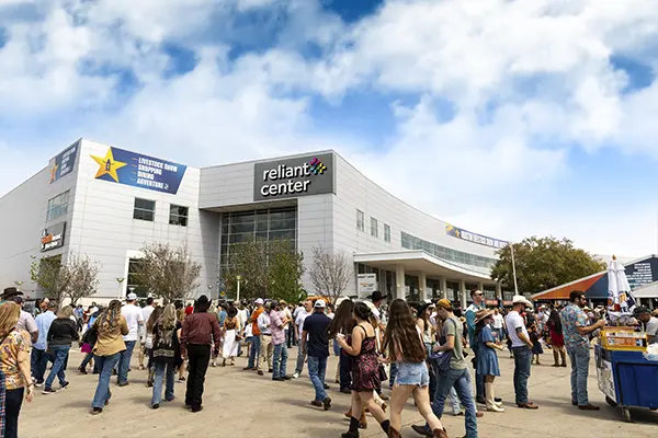 Reliant Center with guests