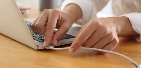 unplug laptop while not in use