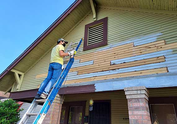 Reliant Community volunteering on house renovation